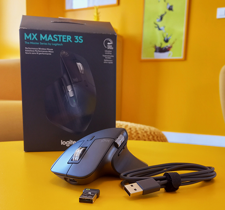 Découvrez le packaging de la souris PC professionnelle Logitech MX Master 3S. 